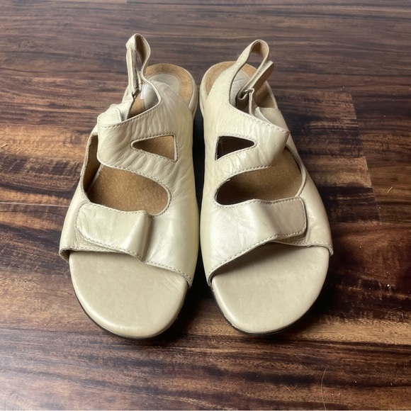 Clark Artisan Beige Leather Athletic Hook & Loop Comfort Sandal Size 10N - Picture 6 of 12